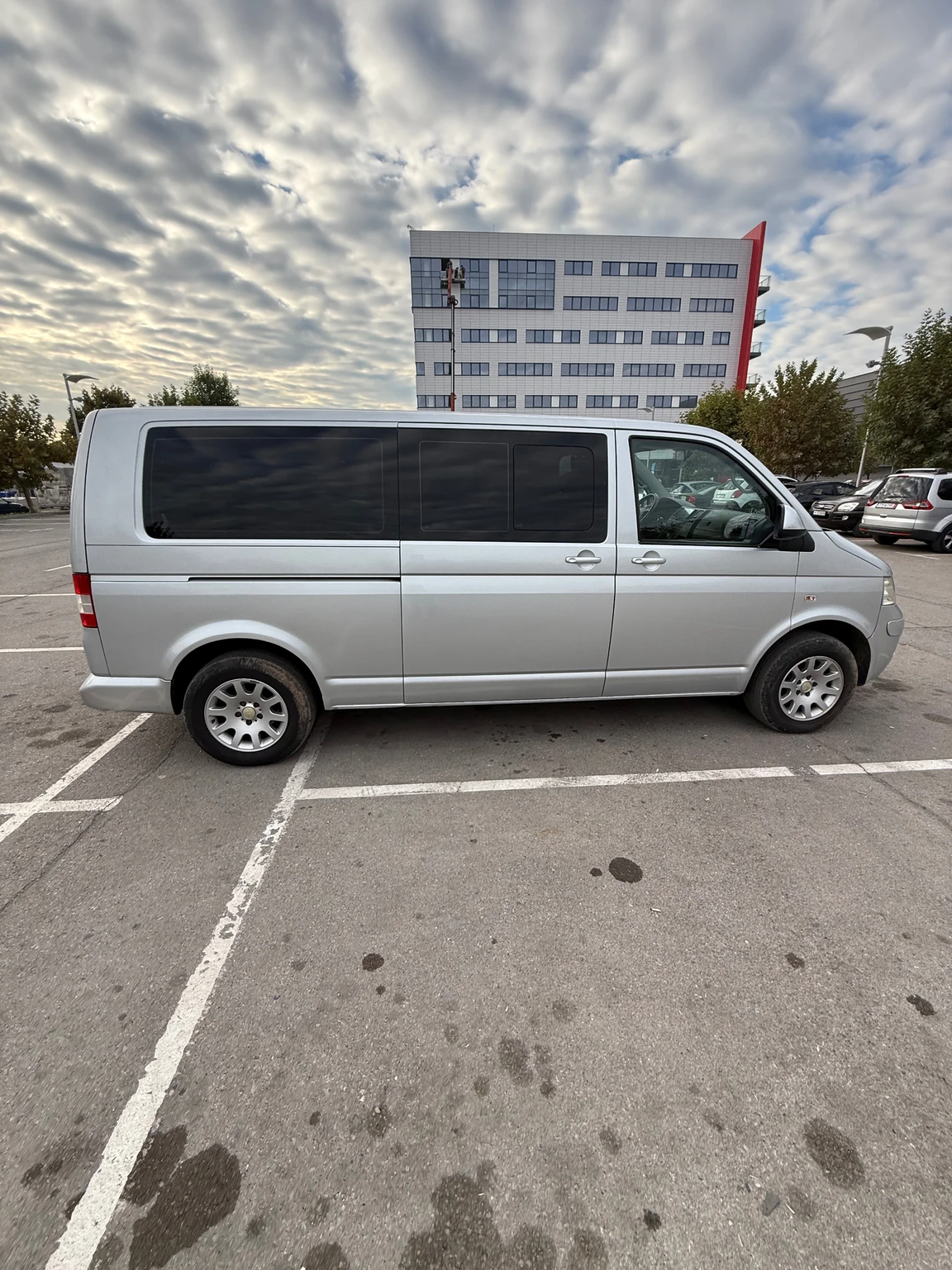 VW Caravelle 2.5 tdi 130к.с. 6 скорости  - изображение 4 | Auto.bg VW Caravelle 2.5 tdi 130к.с. 6 скорости  - изображение 4