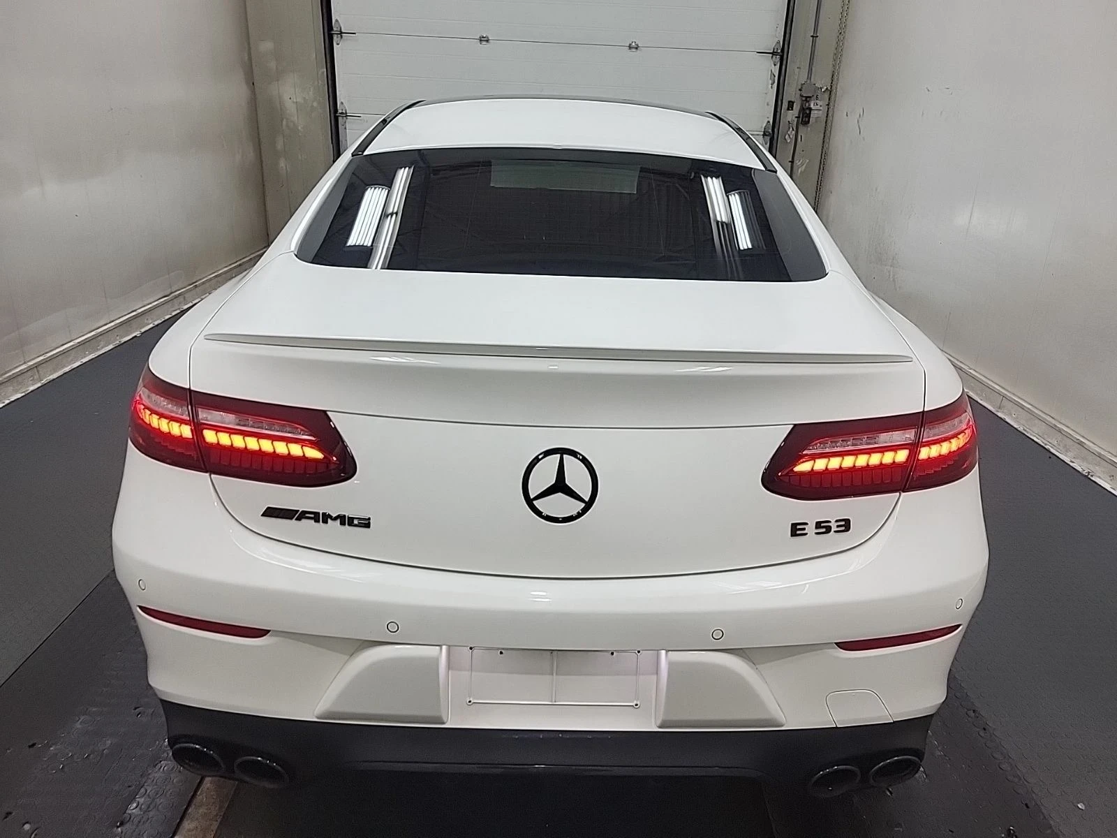 Mercedes-Benz E 53 AMG CARFAX  - изображение 6 | Auto.bg Mercedes-Benz E 53 AMG CARFAX  - изображение 6