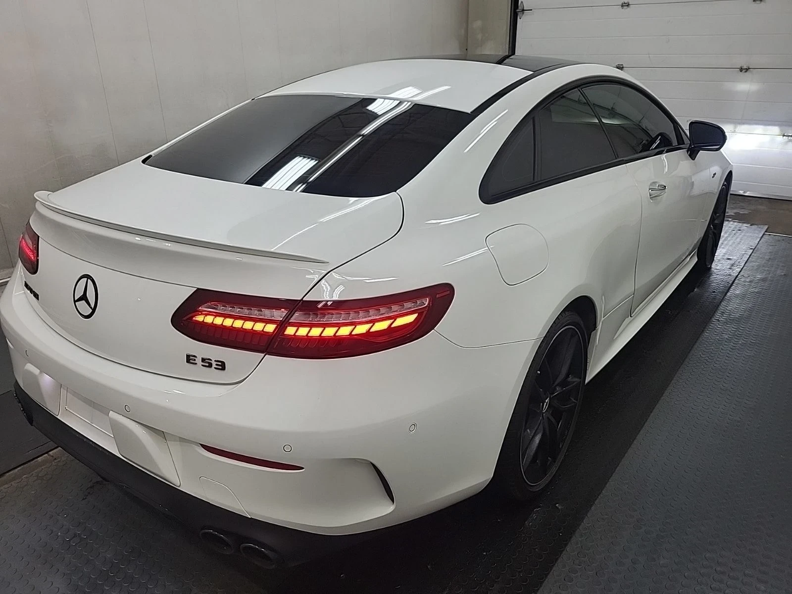 Mercedes-Benz E 53 AMG CARFAX  - изображение 5 | Auto.bg Mercedes-Benz E 53 AMG CARFAX  - изображение 5