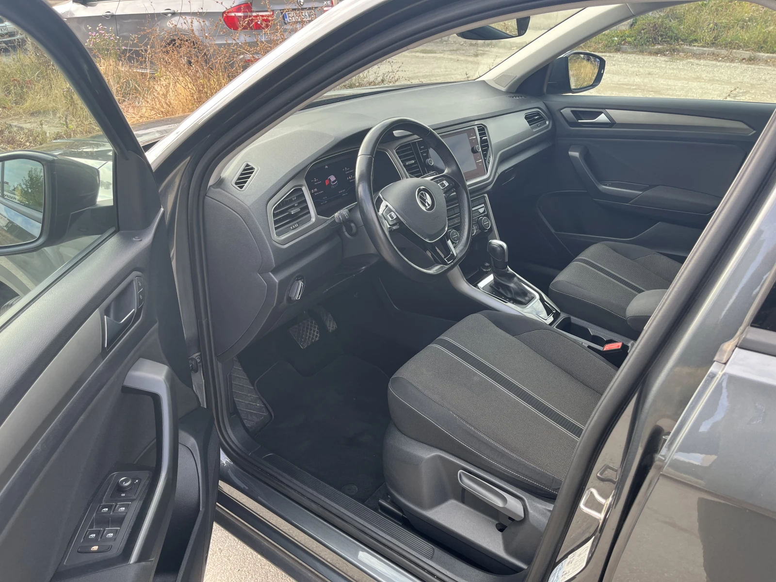 VW T-Roc 1.5 TSI - DIGITAL COCKPIT  - изображение 6 | Auto.bg VW T-Roc 1.5 TSI - DIGITAL COCKPIT  - изображение 6