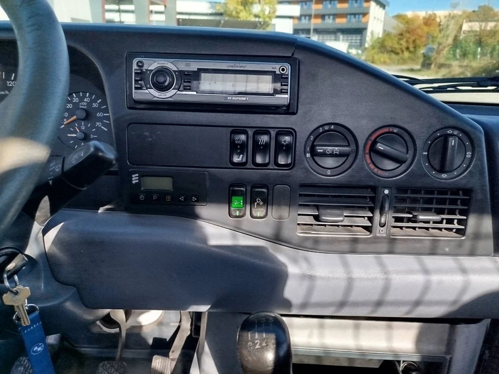 Mercedes-Benz Sprinter 412 412D 3.5t - изображение 6 | Auto.bg Mercedes-Benz Sprinter 412 412D 3.5t - изображение 6