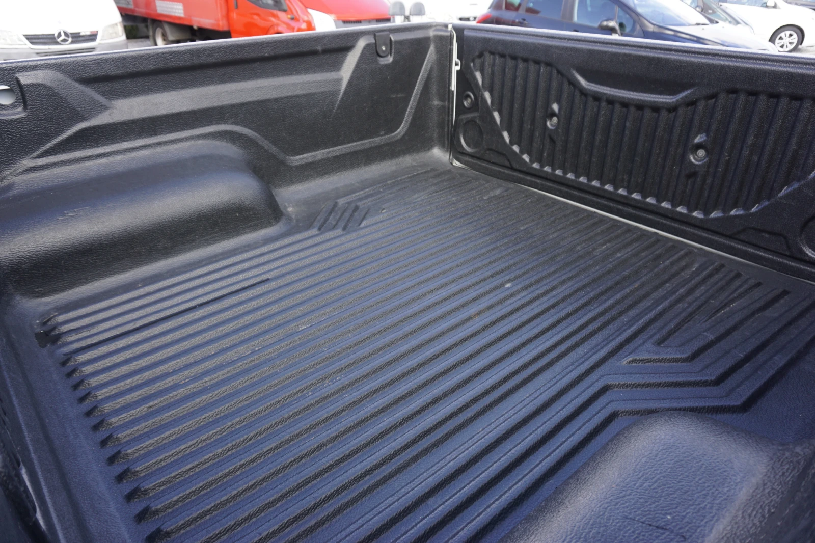 Toyota Hilux 2.4 D-4D/Двойна кабина/4х4/Теглич - изображение 8 | Auto.bg Toyota Hilux 2.4 D-4D/Двойна кабина/4х4/Теглич - изображение 8