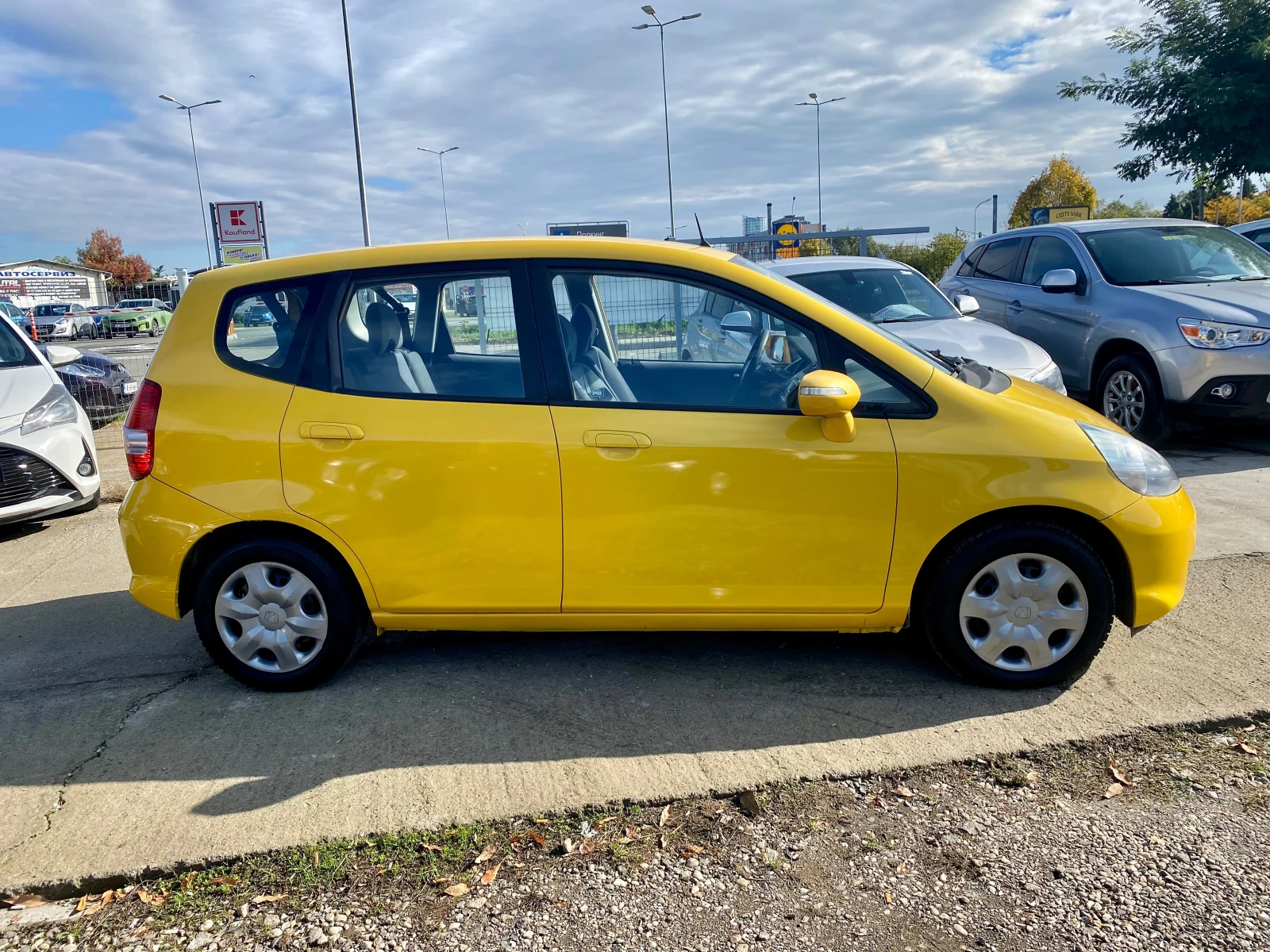 Honda Jazz 1.4i-83кс.-Face-климатроник - изображение 8 | Auto.bg Honda Jazz 1.4i-83кс.-Face-климатроник - изображение 8