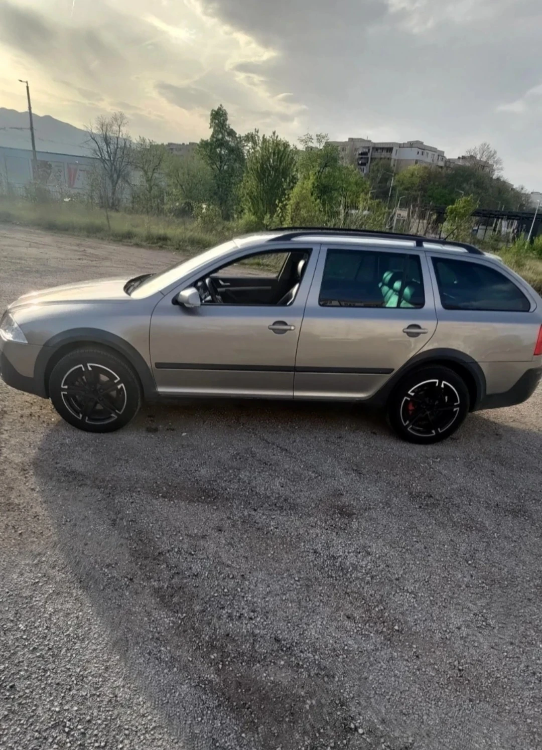 Skoda Octavia Scout 4x4    2.0tdi  - изображение 4 | Auto.bg Skoda Octavia Scout 4x4    2.0tdi  - изображение 4
