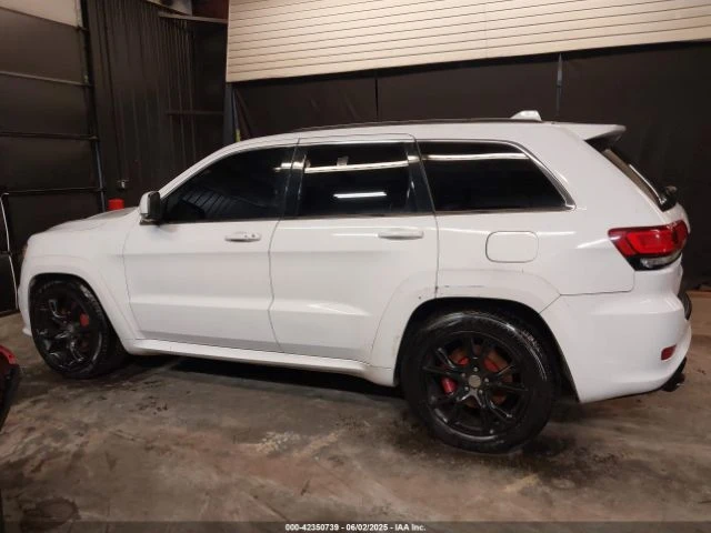 Jeep Grand cherokee SRT* 6.4* V8* 8ZF* ПОДГРЕВ* КАМЕРА* КЕЙЛЕС* LANE*  - изображение 6 | Auto.bg Jeep Grand cherokee SRT* 6.4* V8* 8ZF* ПОДГРЕВ* КАМЕРА* КЕЙЛЕС* LANE*  - изображение 6