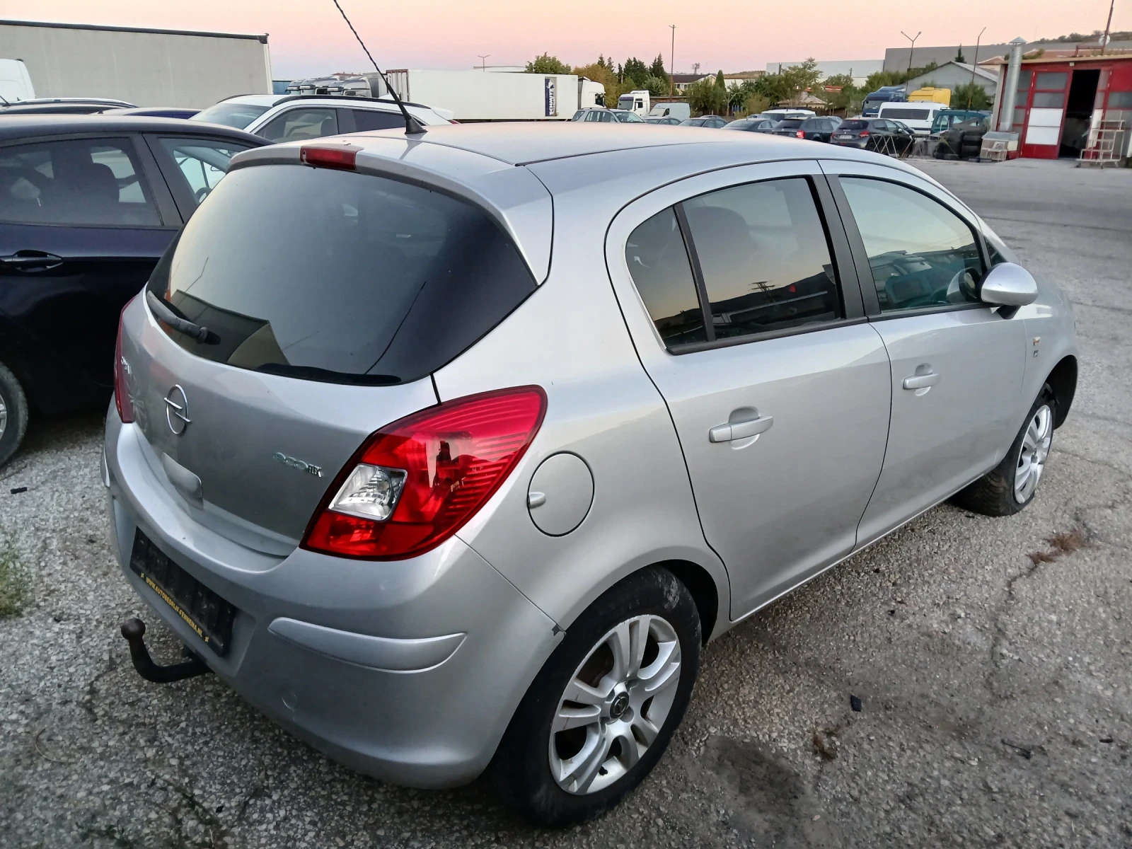Opel Corsa 1.3 cdti НА ЧАСТИ! - изображение 4 | Auto.bg Opel Corsa 1.3 cdti НА ЧАСТИ! - изображение 4
