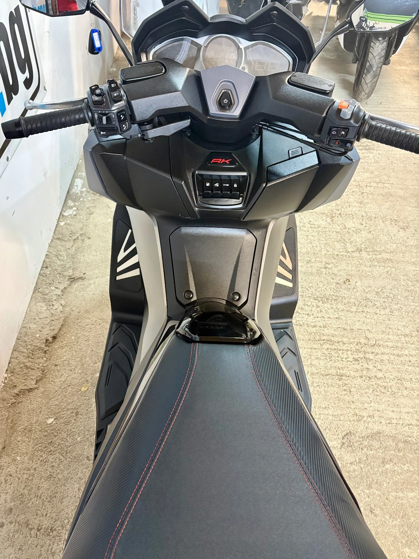 Kymco AK 550 Premium AIBS WI-FI NEW 2023г!! - изображение 8 | Auto.bg Kymco AK 550 Premium AIBS WI-FI NEW 2023г!! - изображение 8