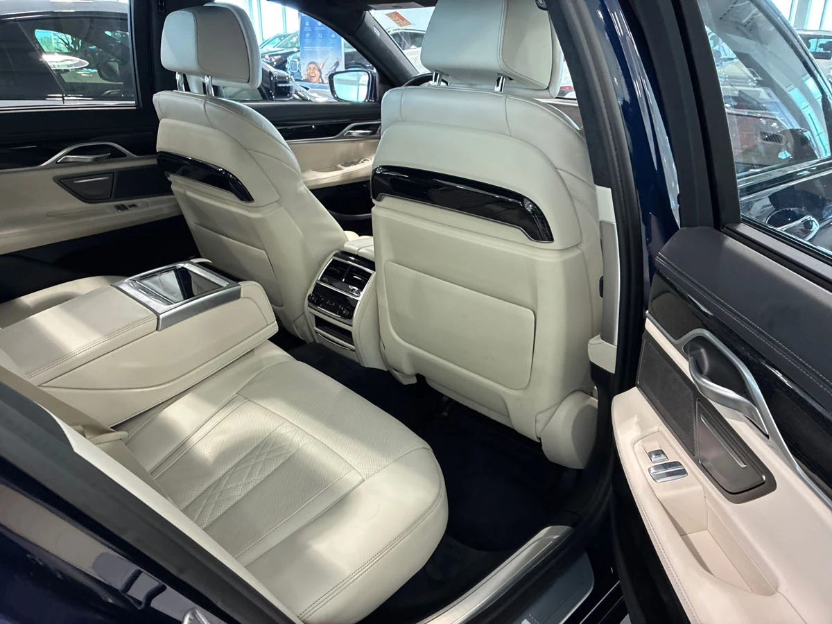BMW 750 XDRIVE CARFAX АВТО КРЕДИТ  - изображение 9 | Auto.bg BMW 750 XDRIVE CARFAX АВТО КРЕДИТ  - изображение 9