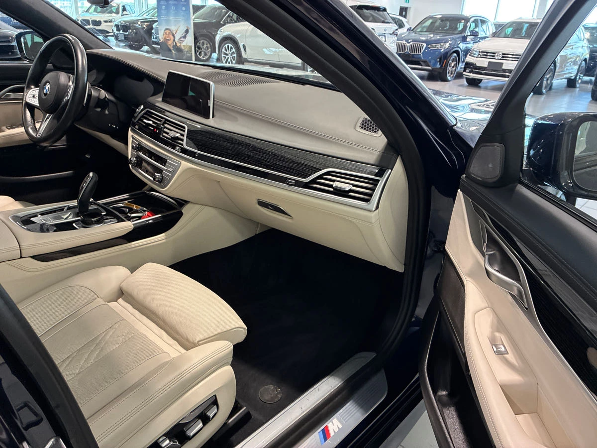 BMW 750 XDRIVE CARFAX АВТО КРЕДИТ  - изображение 10 | Auto.bg BMW 750 XDRIVE CARFAX АВТО КРЕДИТ  - изображение 10