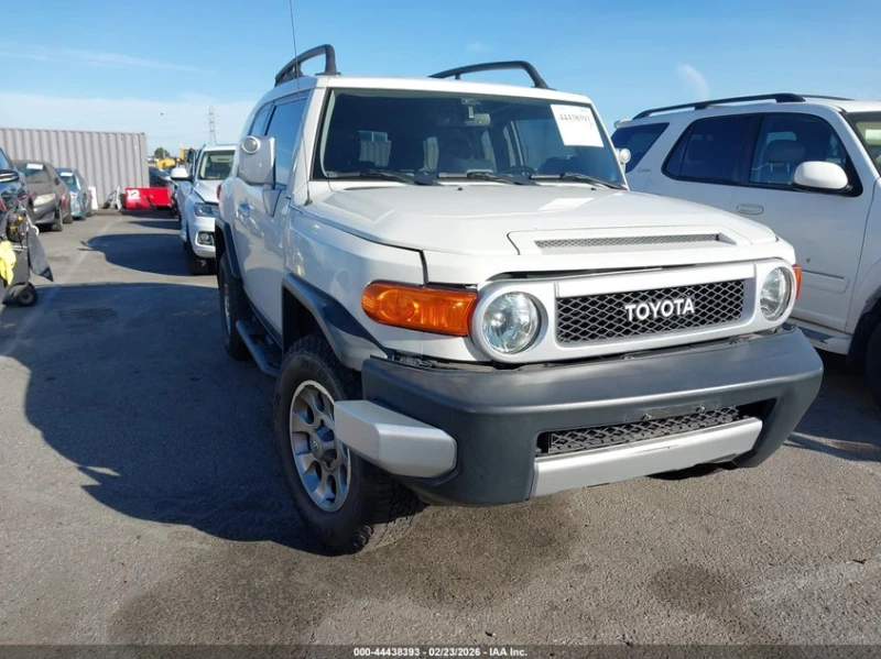 Toyota Fj cruiser 4.0l - 19000 € / 37160.77 лв. - 40008406 1 | Car24.bg Toyota Fj cruiser 4.0l - 19000 € / 37160.77 лв. - 40008406 1