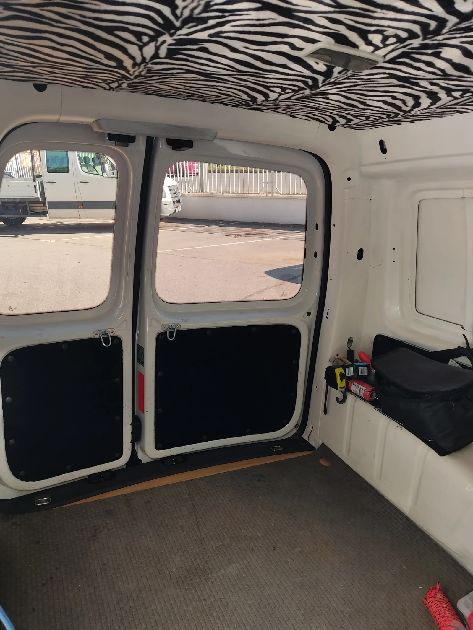 VW Caddy 2.0 I CNG -Метан - изображение 4 | Auto.bg VW Caddy 2.0 I CNG -Метан - изображение 4