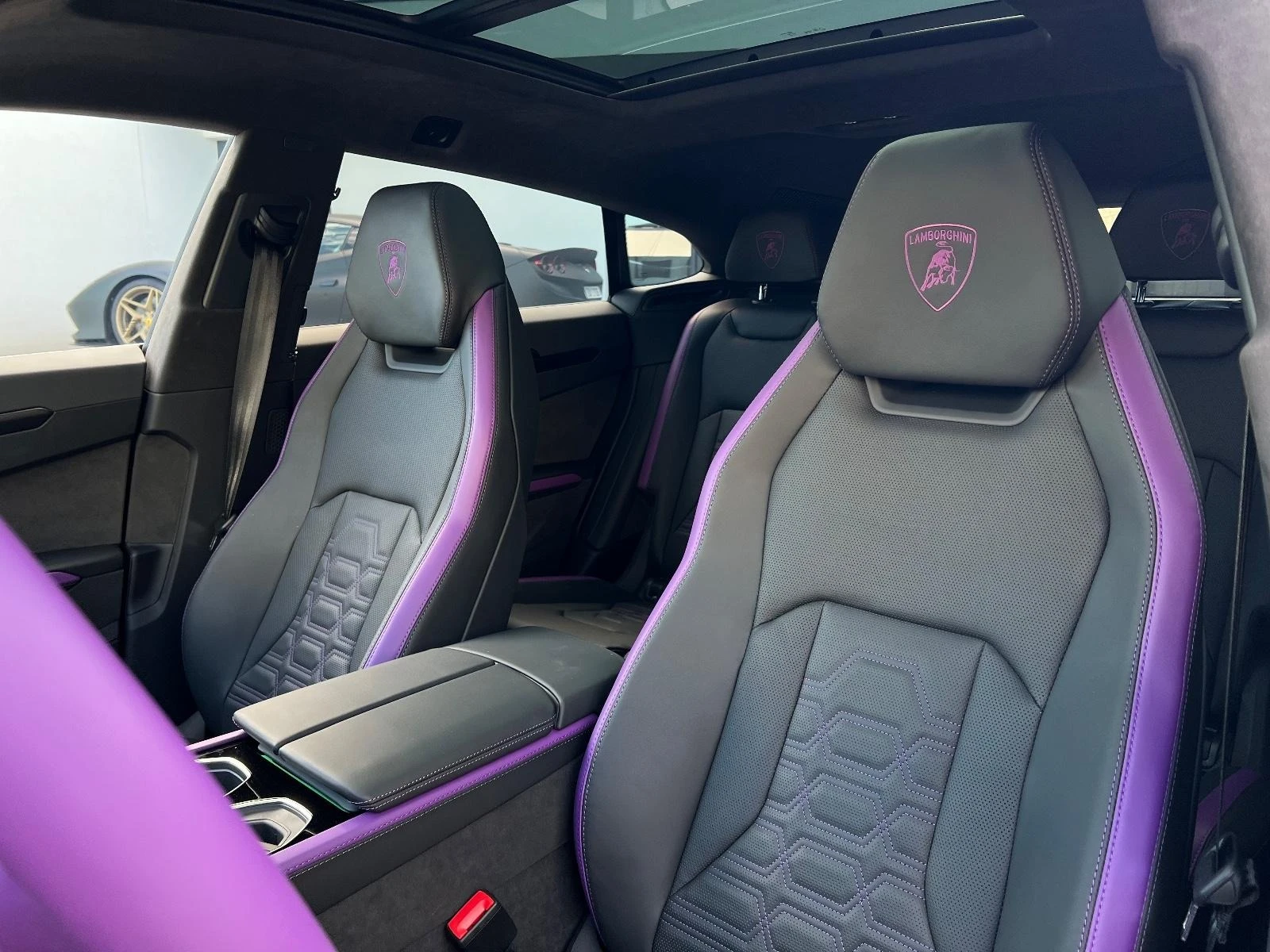 Lamborghini Urus SE/FACELIFT/PLUG-IN/SENSONUM/HEAD UP/PANO/360/ - изображение 9 | Auto.bg Lamborghini Urus SE/FACELIFT/PLUG-IN/SENSONUM/HEAD UP/PANO/360/ - изображение 9