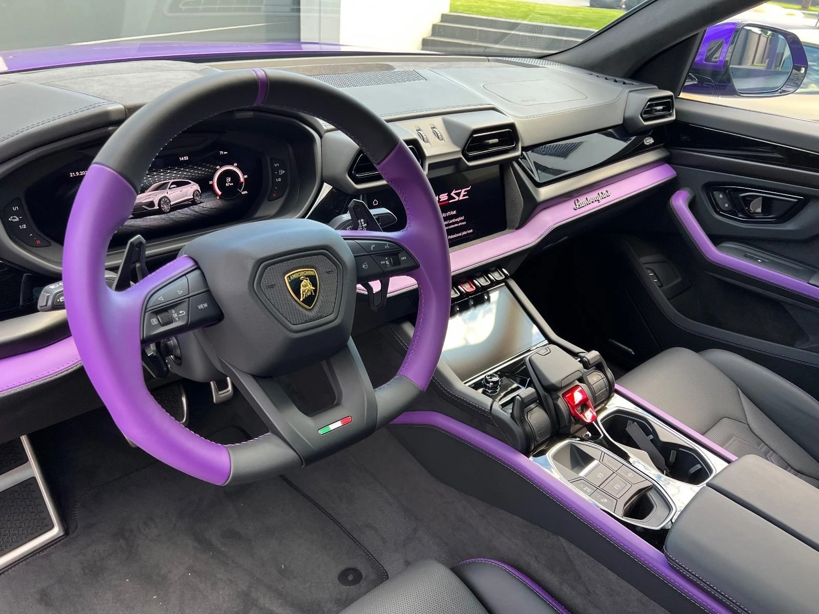 Lamborghini Urus SE/FACELIFT/PLUG-IN/SENSONUM/HEAD UP/PANO/360/ - изображение 10 | Auto.bg Lamborghini Urus SE/FACELIFT/PLUG-IN/SENSONUM/HEAD UP/PANO/360/ - изображение 10