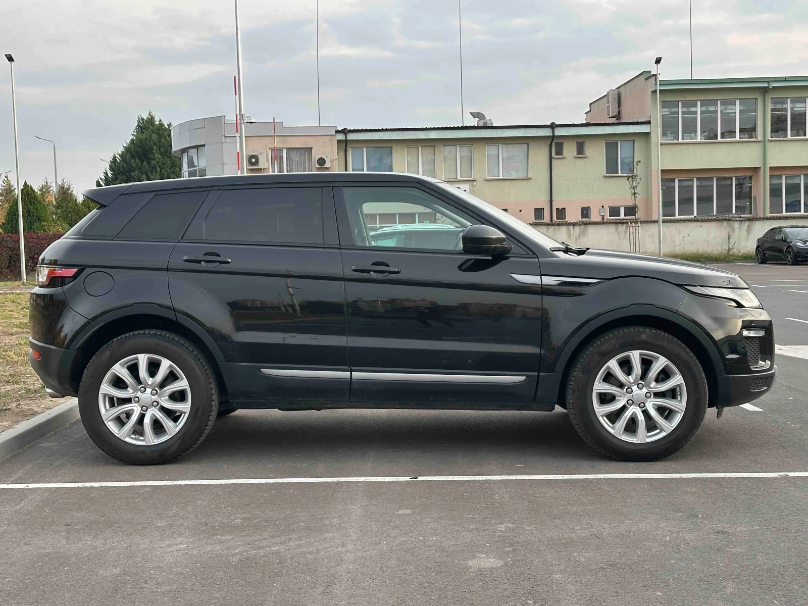 Land Rover Evoque 2.0 4x4 SWISS KEY LESS - изображение 5 | Auto.bg Land Rover Evoque 2.0 4x4 SWISS KEY LESS - изображение 5