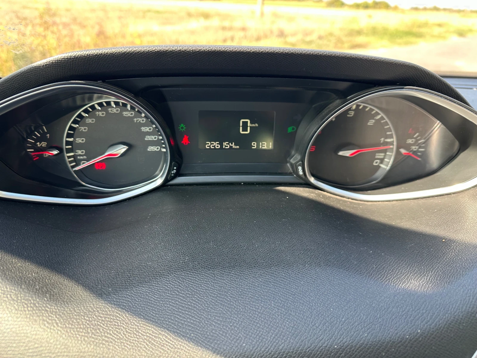 Peugeot 308 1.6blue-hid allure - изображение 9 | Auto.bg Peugeot 308 1.6blue-hid allure - изображение 9