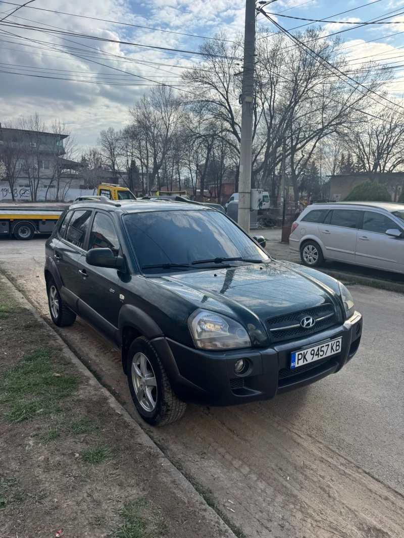 Hyundai Tucson 2.0 CRDI 4x4 - 3300 € / 6454.24 лв. - 42521065 1 | Car24.bg Hyundai Tucson 2.0 CRDI 4x4 - 3300 € / 6454.24 лв. - 42521065 1