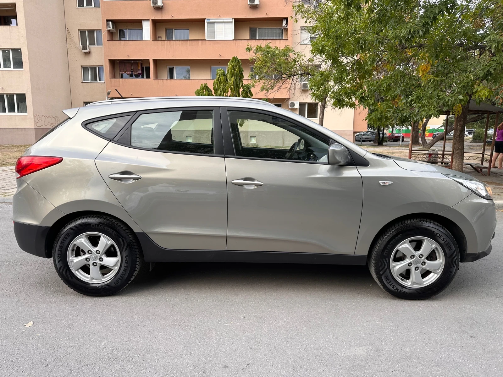 Hyundai IX35 2.0i 163кс/Климатик/Подгреви/Теглич/Парктроник - изображение 5 | Auto.bg Hyundai IX35 2.0i 163кс/Климатик/Подгреви/Теглич/Парктроник - изображение 5