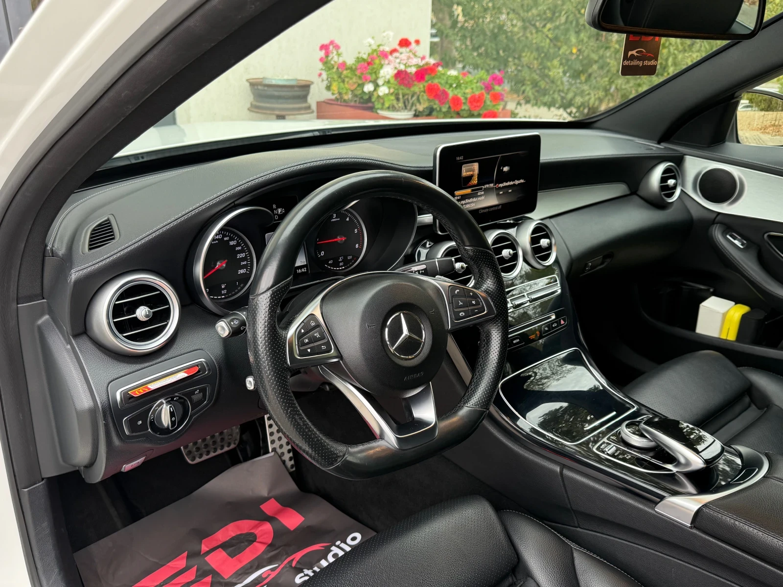 Mercedes-Benz C 220 AMG* Pano* Automat - изображение 8 | Auto.bg Mercedes-Benz C 220 AMG* Pano* Automat - изображение 8