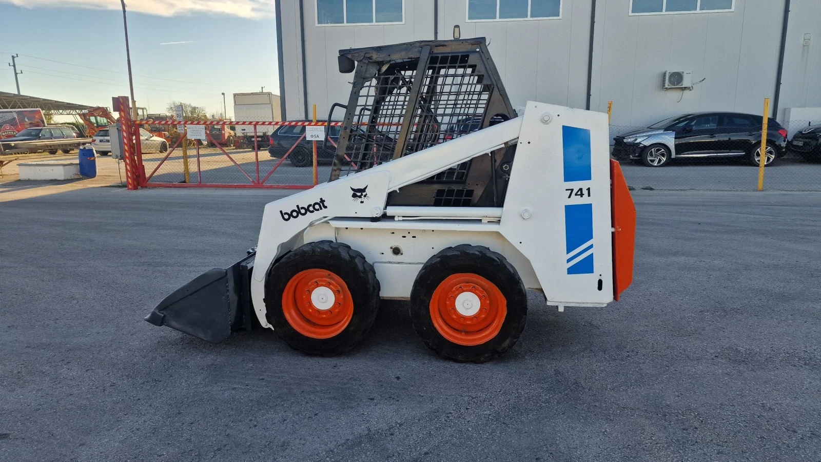 Мини челни товарачи Bobcat 741 - изображение 2 | Auto.bg Мини челни товарачи Bobcat 741 - изображение 2