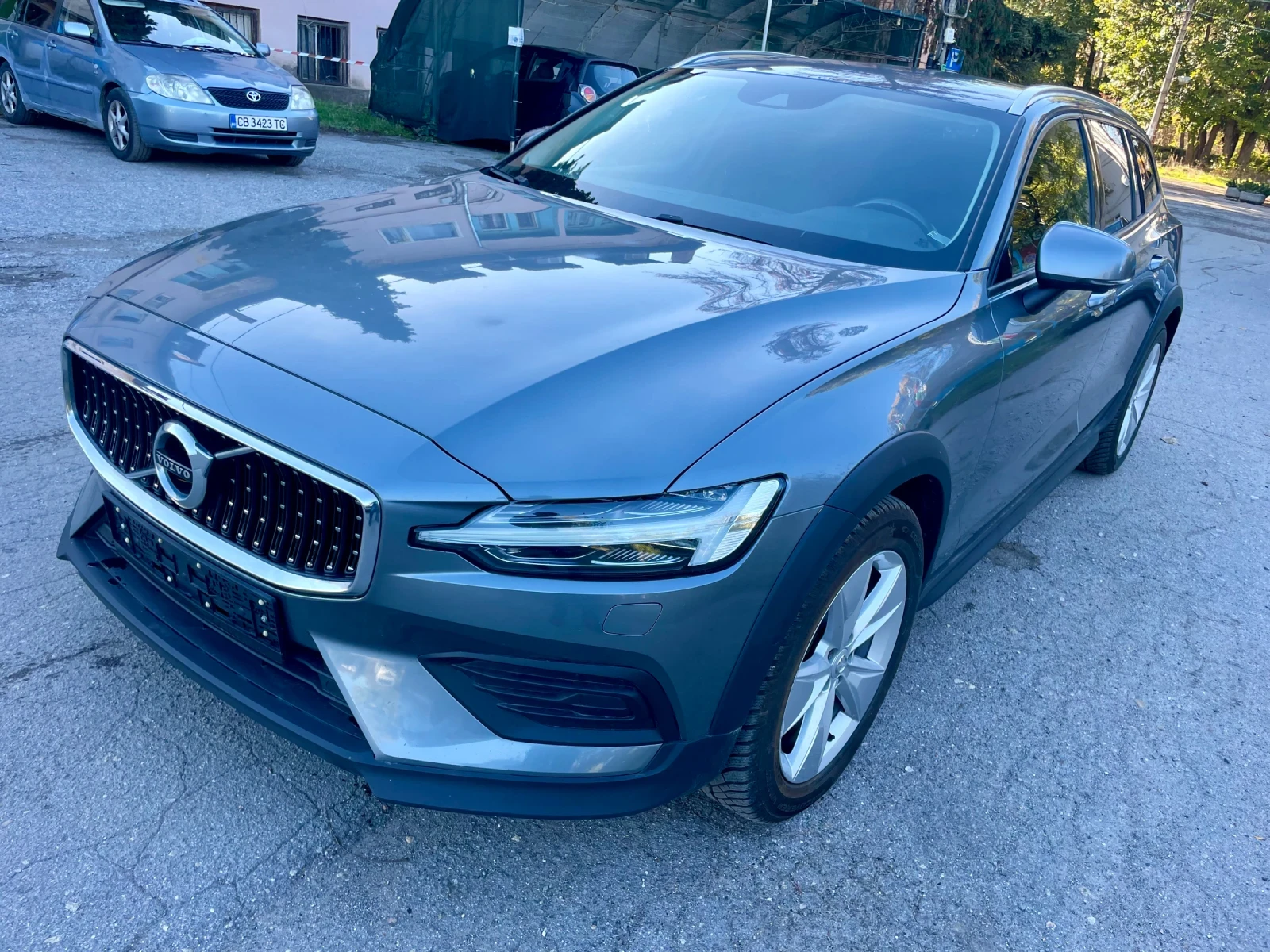 Volvo V60 Cross Country D4 AWD  - изображение 2 | Auto.bg Volvo V60 Cross Country D4 AWD  - изображение 2