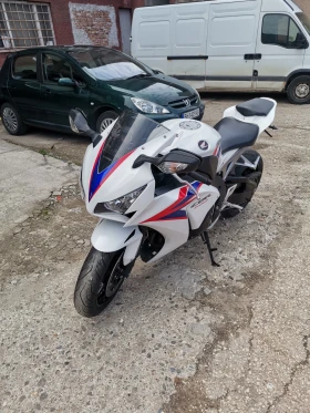 Honda Cbr Cbr1000rr | Auto.bg — изображение 13 Honda Cbr Cbr1000rr | Auto.bg — изображение 13