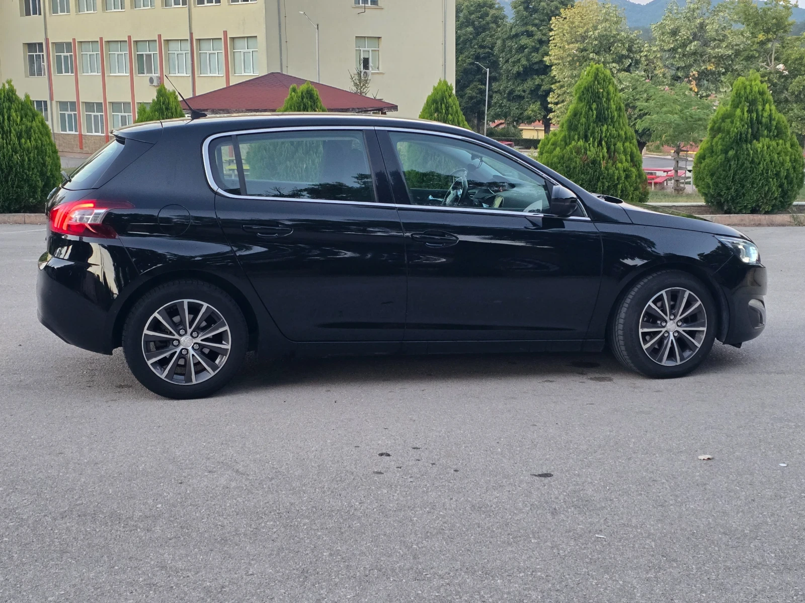 Peugeot 308 1.6 HDI ALLURE - изображение 6 | Auto.bg Peugeot 308 1.6 HDI ALLURE - изображение 6