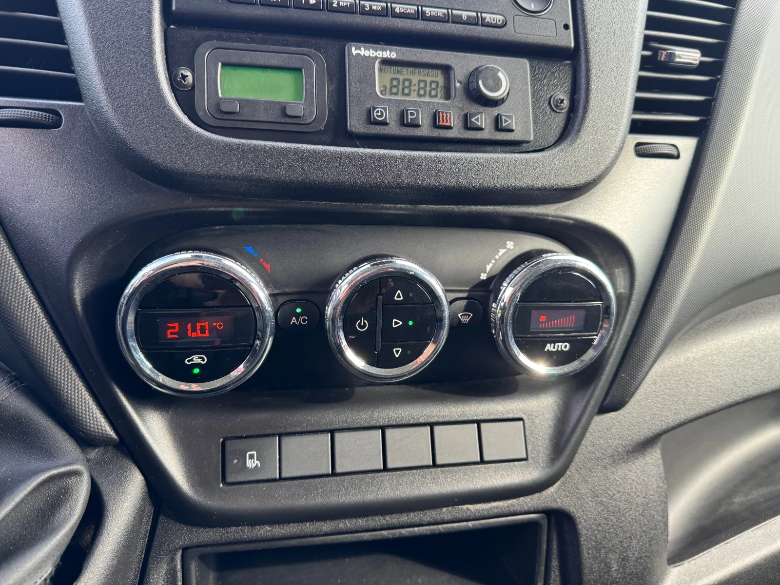 Iveco Daily 3.0HPI* 35C17* Климатик+ Печка* Падащ Борд - изображение 5 | Auto.bg Iveco Daily 3.0HPI* 35C17* Климатик+ Печка* Падащ Борд - изображение 5