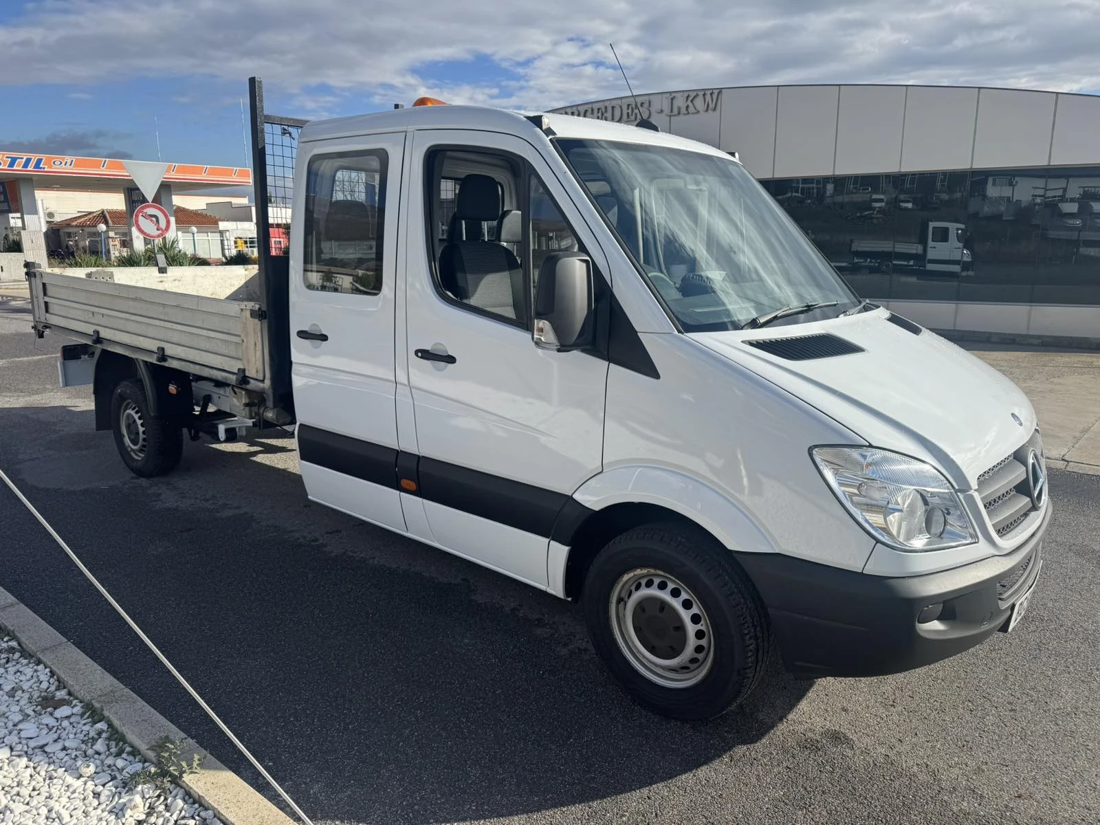 Mercedes-Benz Sprinter 311 Самосвал/6+ 1 места - изображение 4 | Auto.bg Mercedes-Benz Sprinter 311 Самосвал/6+ 1 места - изображение 4