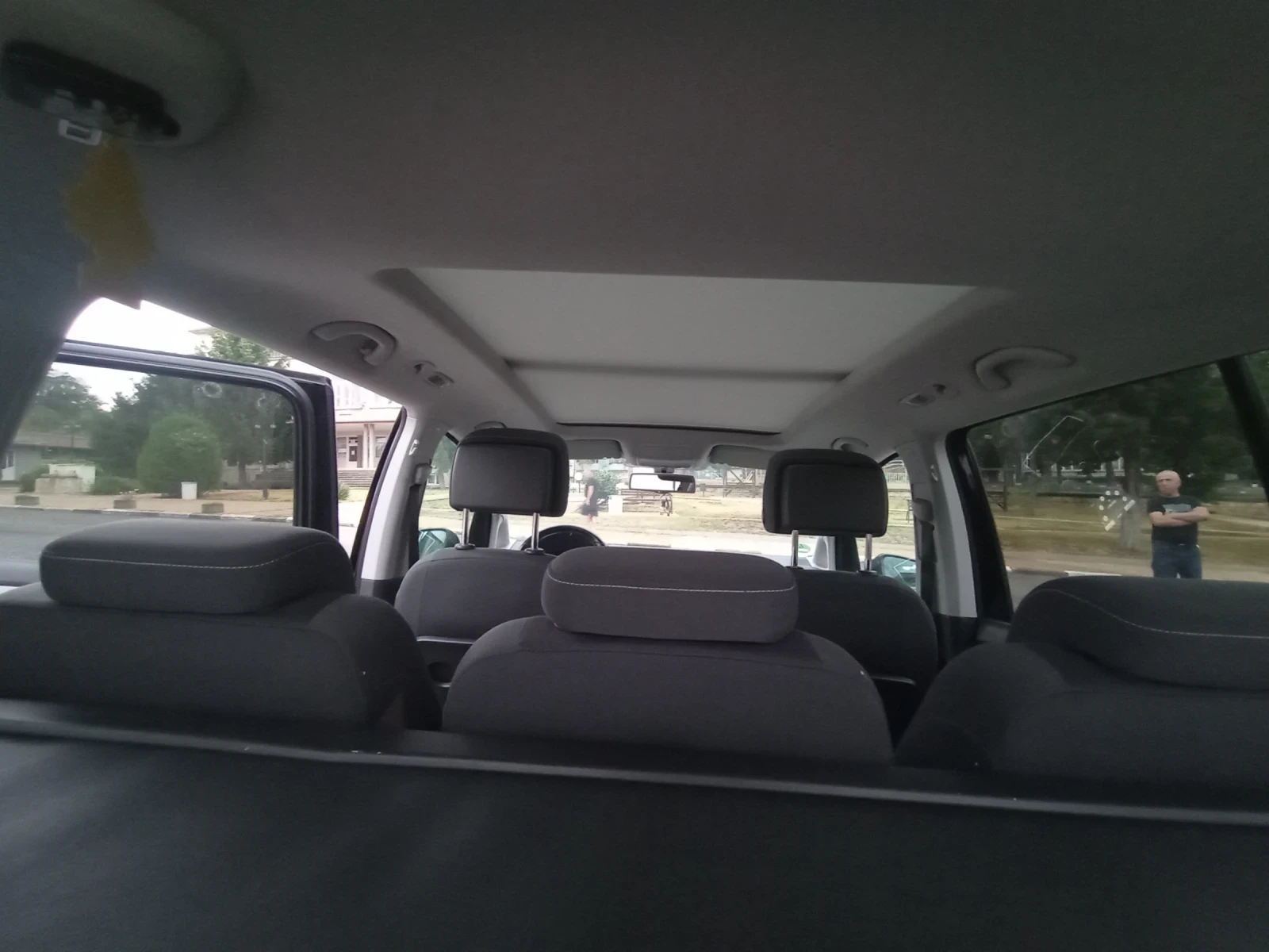 VW Touran 2.0/140/Дизел  Евро 5 Ръчка  - изображение 9 | Auto.bg VW Touran 2.0/140/Дизел  Евро 5 Ръчка  - изображение 9