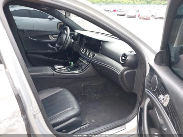 Mercedes-Benz E 300 AMG* PACK* ПОДГРЕВ* КАМЕРА* КЕЙЛЕС* LANE* ASSIST*  - изображение 9 | Auto.bg Mercedes-Benz E 300 AMG* PACK* ПОДГРЕВ* КАМЕРА* КЕЙЛЕС* LANE* ASSIST*  - изображение 9