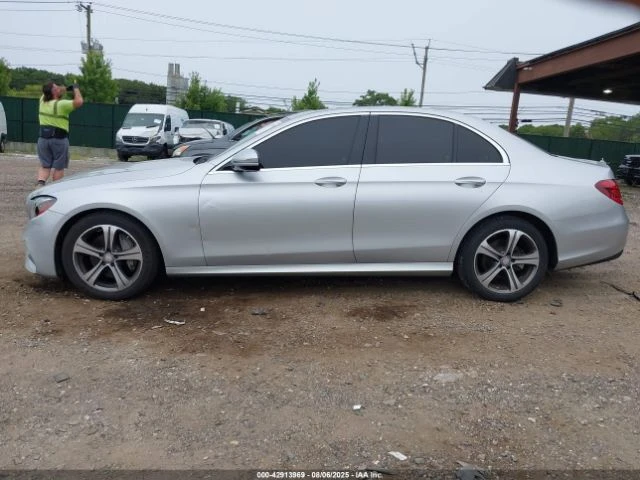Mercedes-Benz E 300 AMG* PACK* ПОДГРЕВ* КАМЕРА* КЕЙЛЕС* LANE* ASSIST*  - изображение 6 | Auto.bg Mercedes-Benz E 300 AMG* PACK* ПОДГРЕВ* КАМЕРА* КЕЙЛЕС* LANE* ASSIST*  - изображение 6