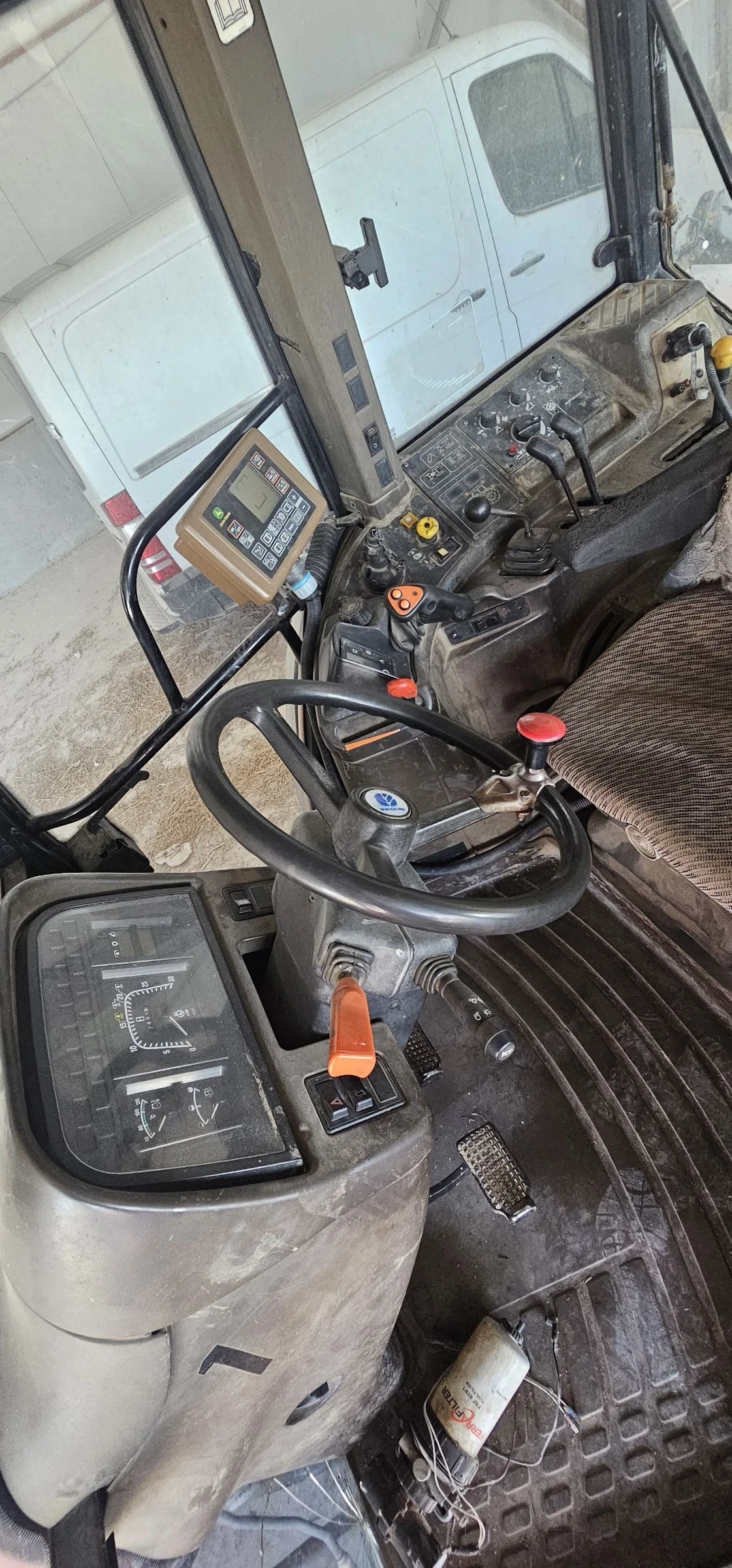 Трактор New Holland 160 - изображение 6 | Auto.bg Трактор New Holland 160 - изображение 6