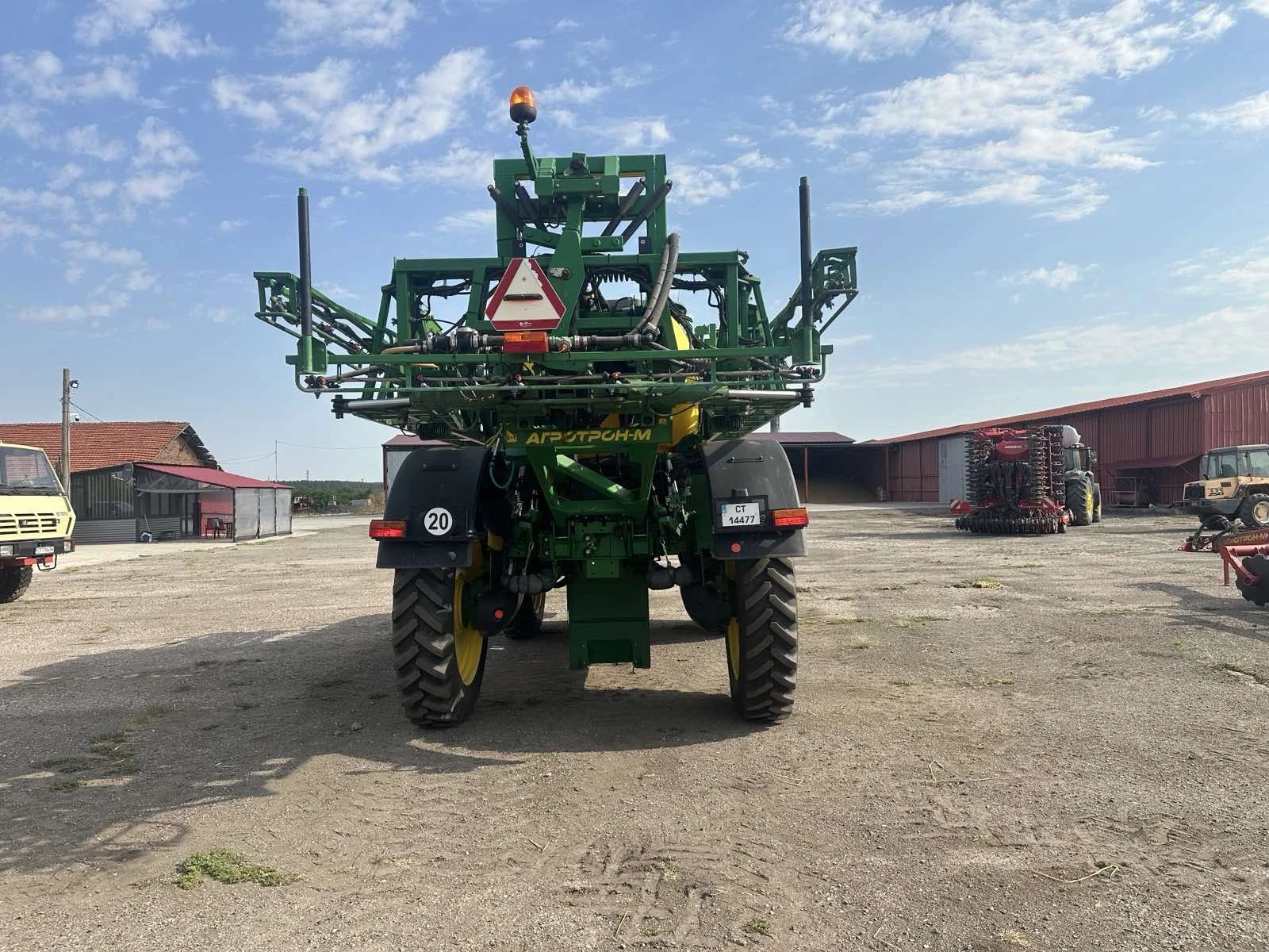 Самоходна пръскачка Друга марка John Deere 4040i - изображение 4 | Auto.bg Самоходна пръскачка Друга марка John Deere 4040i - изображение 4