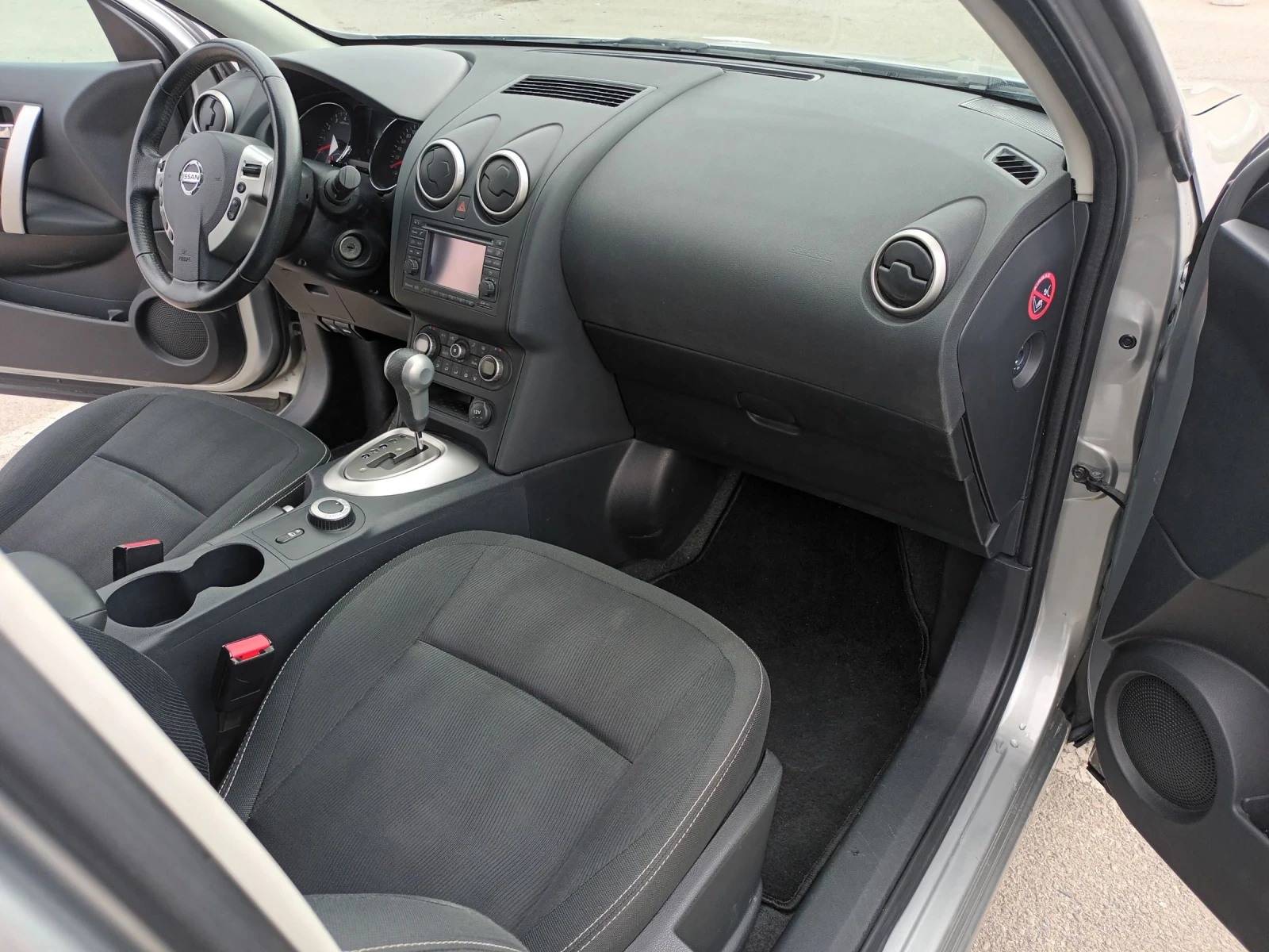 Nissan Qashqai 2.0 141кс 4х4 76000км Автоматик  - изображение 8 | Auto.bg Nissan Qashqai 2.0 141кс 4х4 76000км Автоматик  - изображение 8