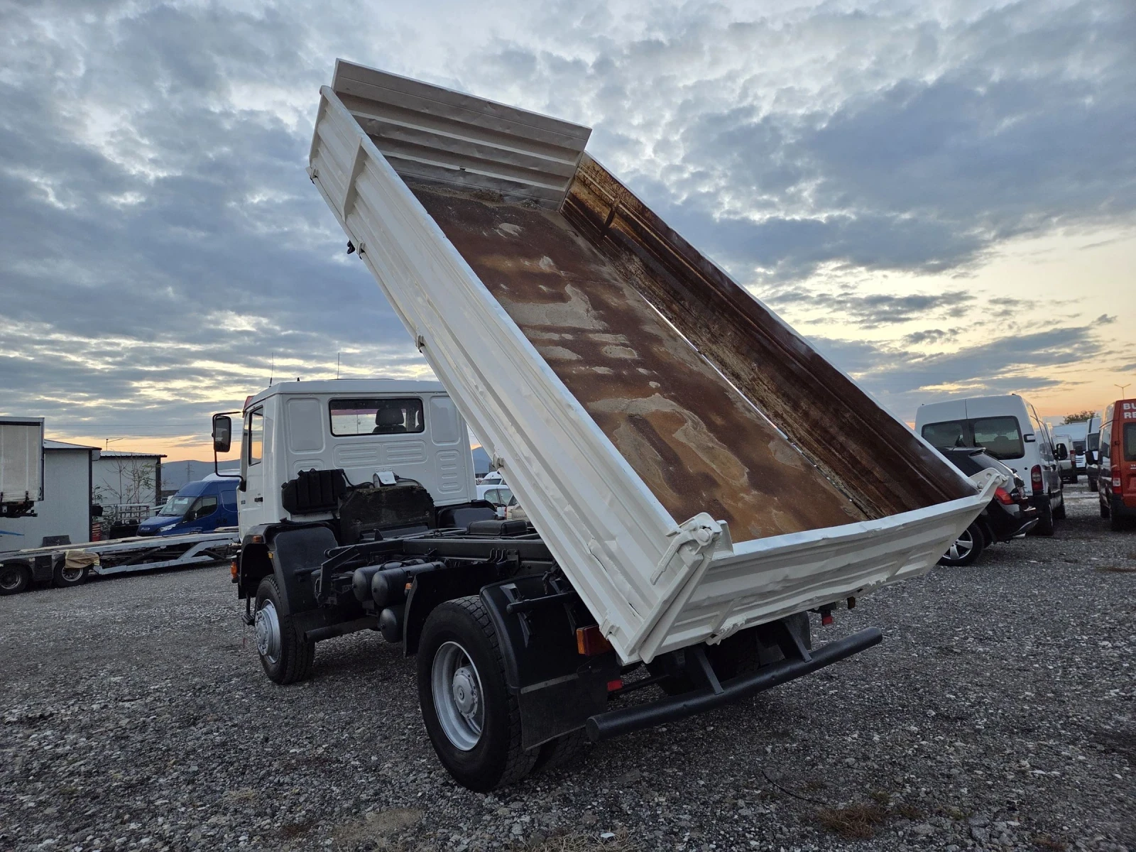 Man 18 .284, САМОСВАЛ, 4 x 4, Бързи\Бавни - изображение 3 | Auto.bg Man 18 .284, САМОСВАЛ, 4 x 4, Бързи\Бавни - изображение 3