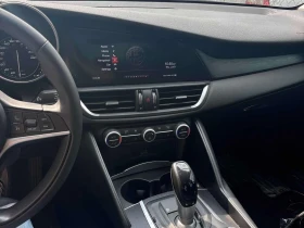 Alfa Romeo Giulia * 4dr Sdn AWD * CARFAX * ОПЦИЯ ЗА ФИНАНСИРАНЕ | Auto.bg — изображение 9 Alfa Romeo Giulia * 4dr Sdn AWD * CARFAX * ОПЦИЯ ЗА ФИНАНСИРАНЕ | Auto.bg — изображение 9