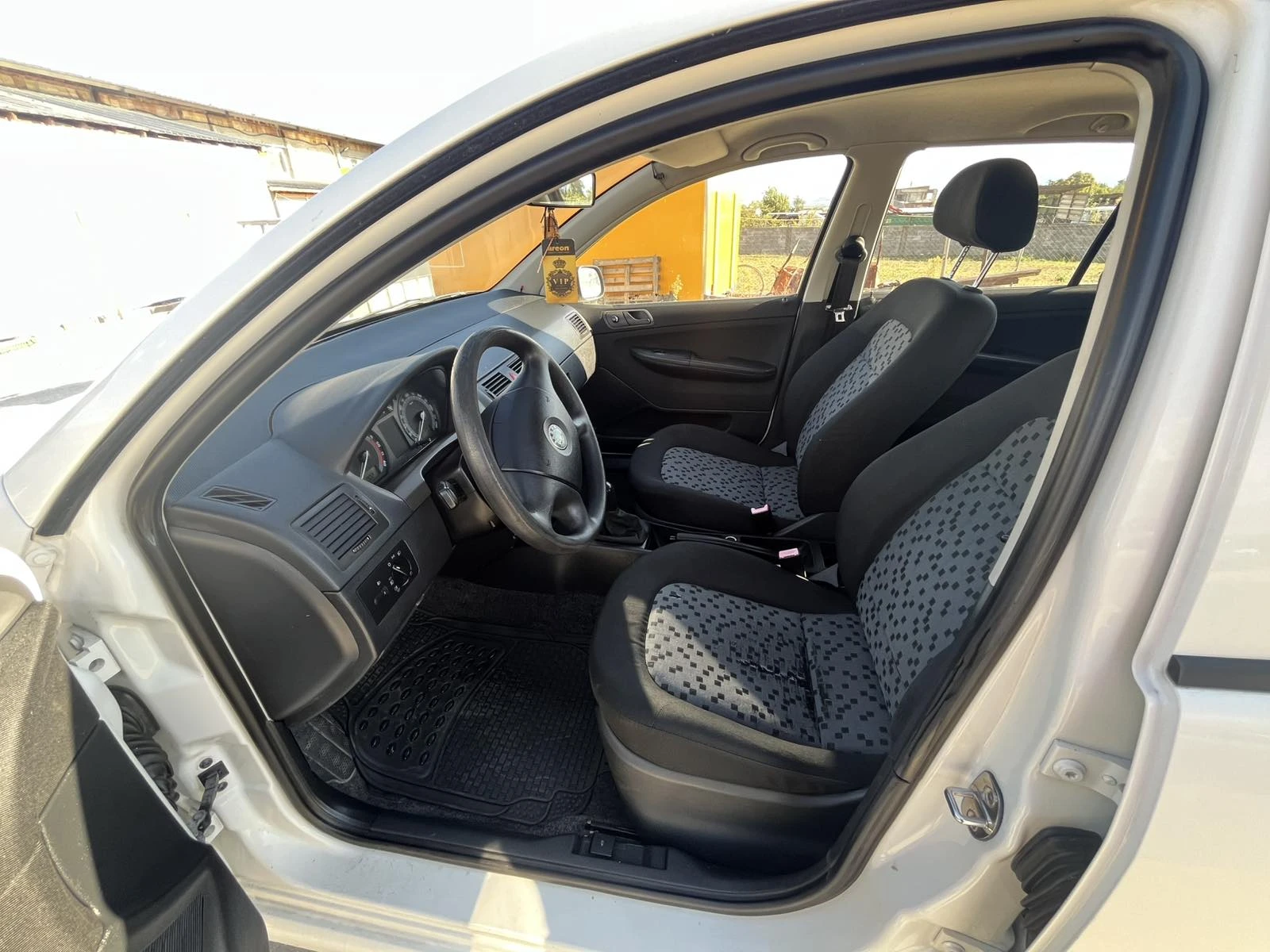 Skoda Fabia 1.4TDI купувана нова от България - изображение 7 | Auto.bg Skoda Fabia 1.4TDI купувана нова от България - изображение 7