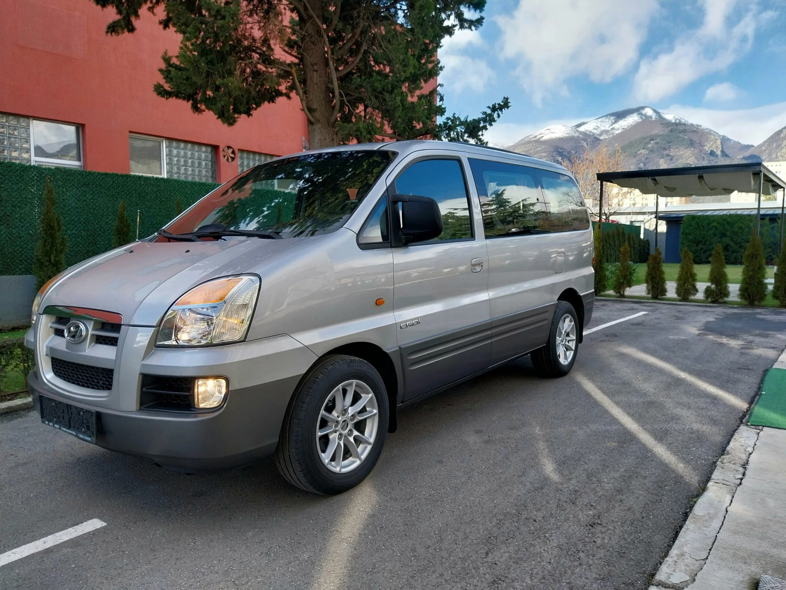 Hyundai H1 2.5 CRDI * STAREX* 8+ 1 места* Клима* ОТЛИЧЕН* | Auto.bg — изображение 1 Hyundai H1 2.5 CRDI * STAREX* 8+ 1 места* Клима* ОТЛИЧЕН* | Auto.bg — изображение 1