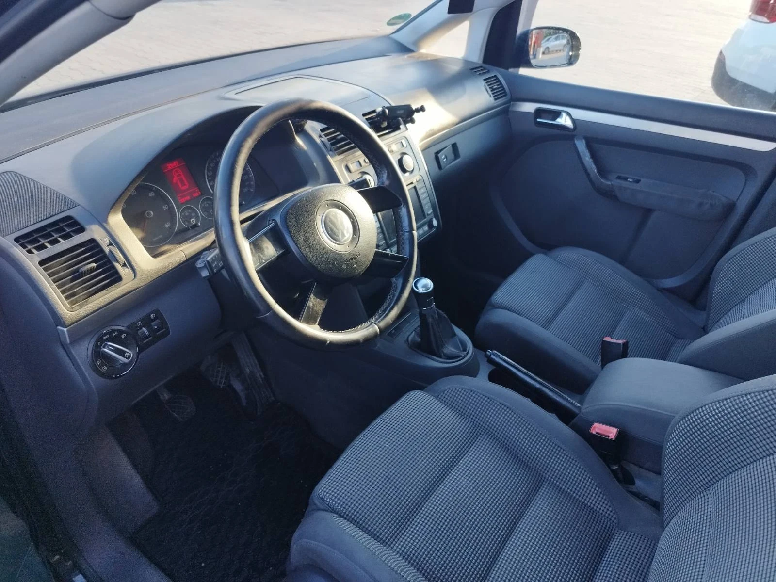 VW Touran  - изображение 8 | Auto.bg VW Touran  - изображение 8