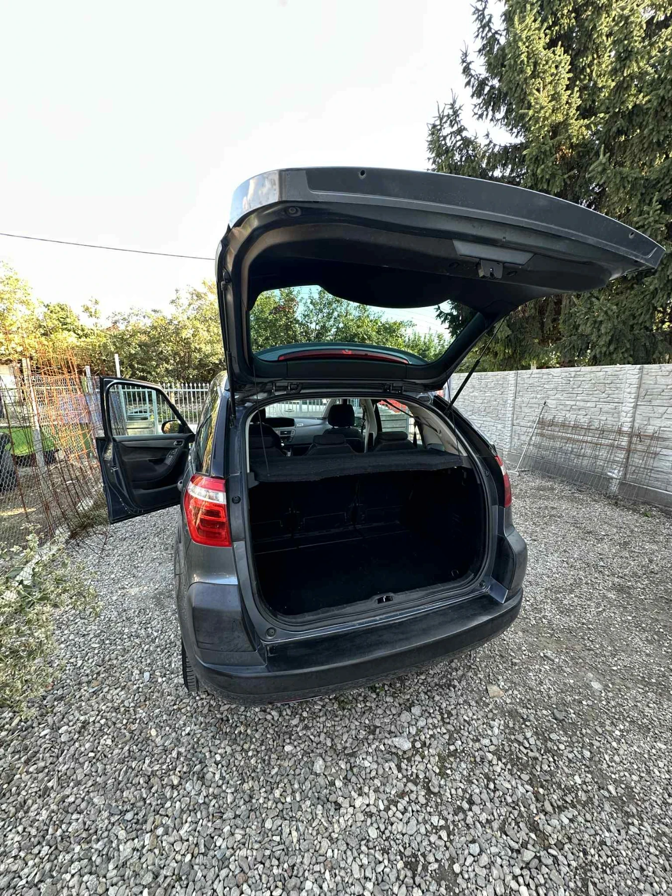 Citroen C4 Picasso  - изображение 9 | Auto.bg Citroen C4 Picasso  - изображение 9