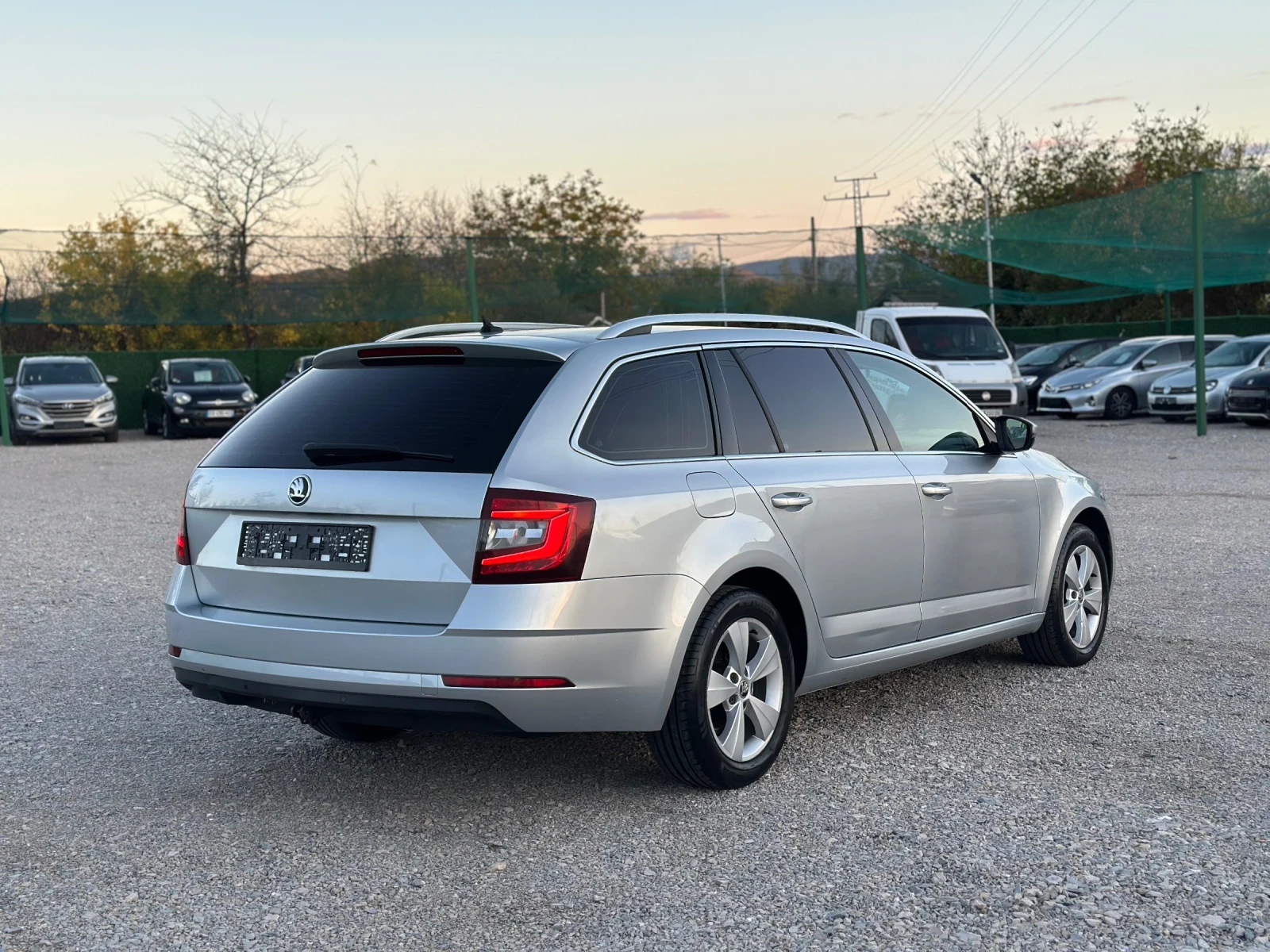 Skoda Octavia 2.0TDI 150hp DSG-7 Distance Assist - изображение 8 | Auto.bg Skoda Octavia 2.0TDI 150hp DSG-7 Distance Assist - изображение 8