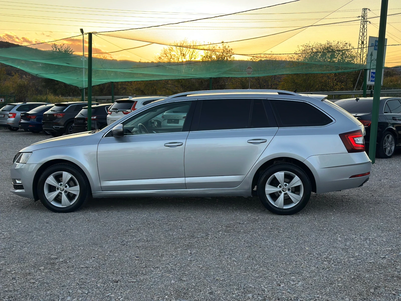 Skoda Octavia 2.0TDI 150hp DSG-7 Distance Assist - изображение 5 | Auto.bg Skoda Octavia 2.0TDI 150hp DSG-7 Distance Assist - изображение 5