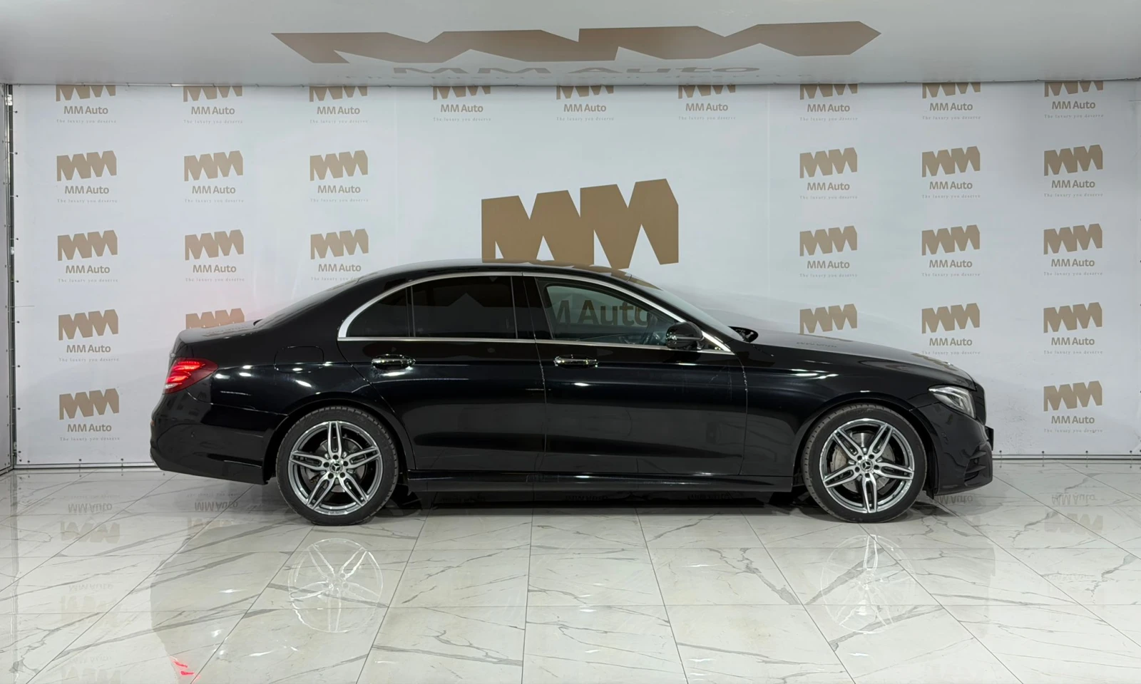 Mercedes-Benz E 220 d* 4Matic* AMG* Burmester* HuD* 360 - изображение 3 | Auto.bg Mercedes-Benz E 220 d* 4Matic* AMG* Burmester* HuD* 360 - изображение 3