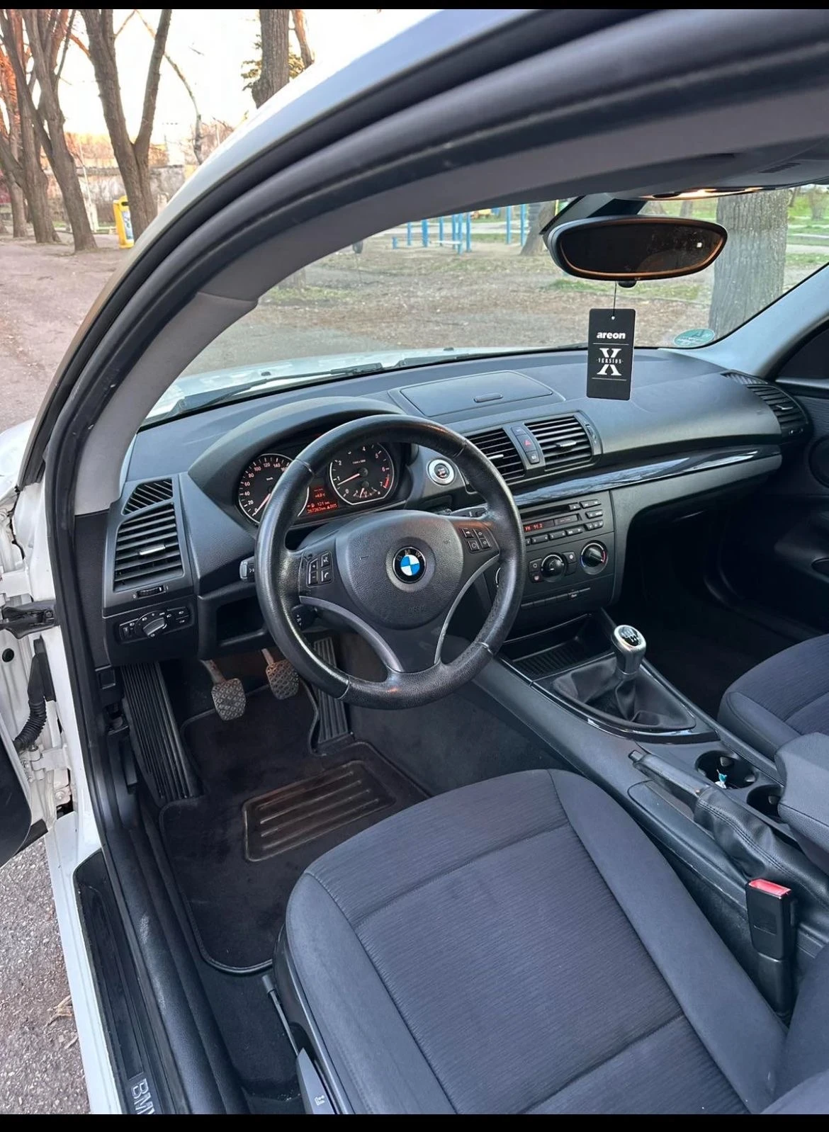 BMW 118 * НАПЪЛНО ОБСЛУЖЕН* M-TECHNIC* ТОП* FACELIFT*  - изображение 8 | Auto.bg BMW 118 * НАПЪЛНО ОБСЛУЖЕН* M-TECHNIC* ТОП* FACELIFT*  - изображение 8