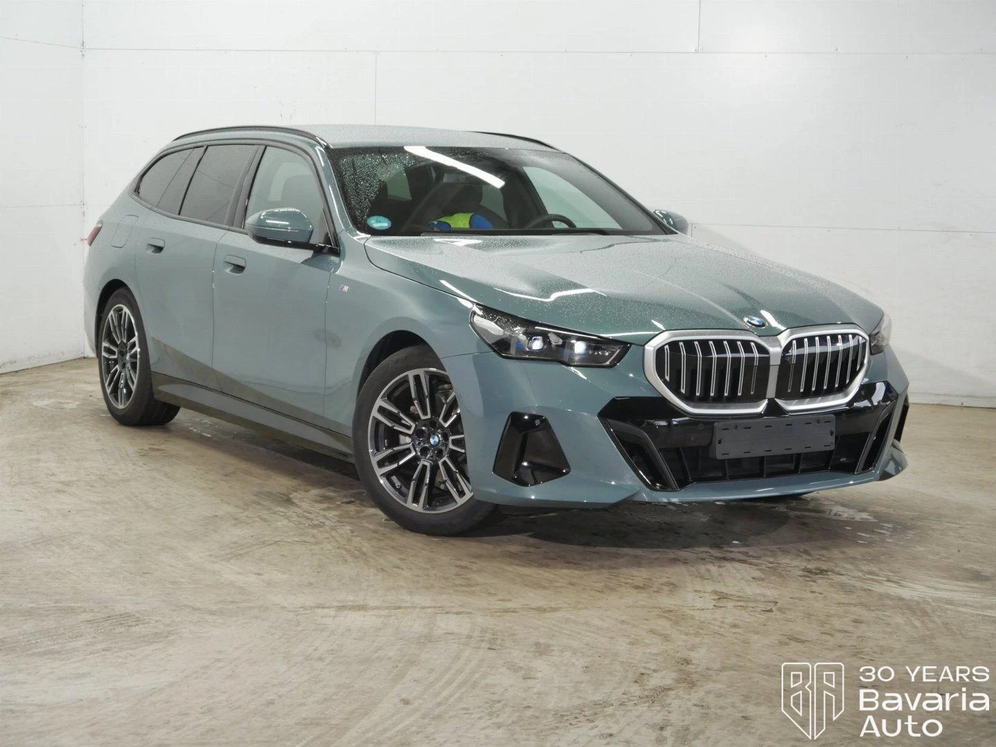 BMW 520 d Touring M Sport Paket Steptronic - изображение 4 | Auto.bg BMW 520 d Touring M Sport Paket Steptronic - изображение 4
