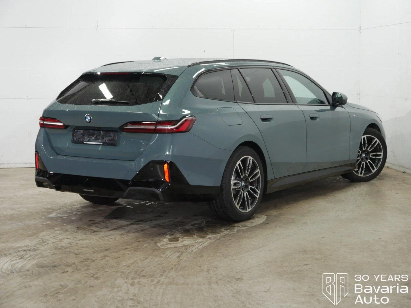 BMW 520 d Touring M Sport Paket Steptronic - изображение 3 | Auto.bg BMW 520 d Touring M Sport Paket Steptronic - изображение 3