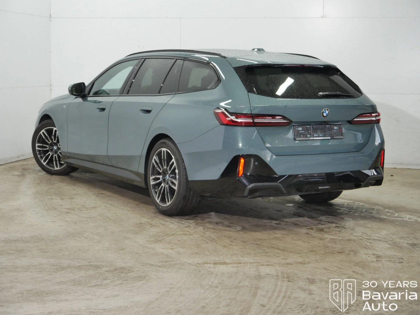BMW 520 d Touring M Sport Paket Steptronic - изображение 2 | Auto.bg BMW 520 d Touring M Sport Paket Steptronic - изображение 2