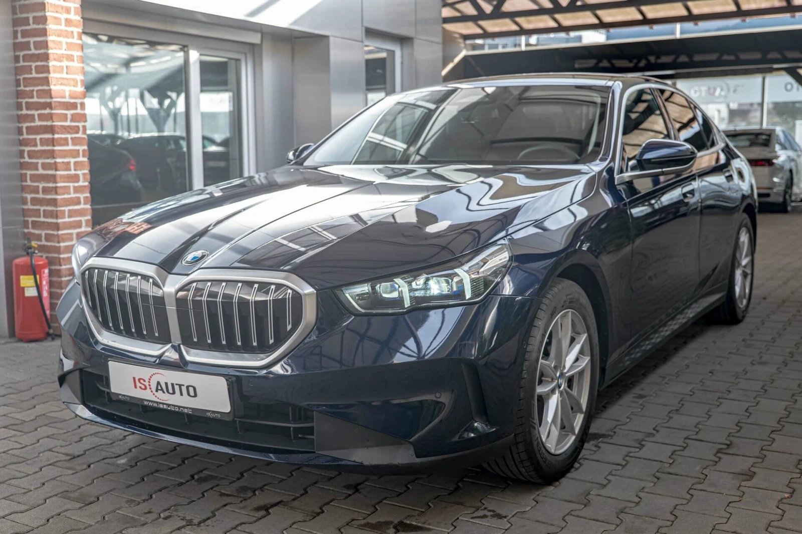 BMW 520 Individual/Подгрев/Ambient/PC-iBrake/Active Guard/ | Auto.bg — изображение 1 BMW 520 Individual/Подгрев/Ambient/PC-iBrake/Active Guard/ | Auto.bg — изображение 1