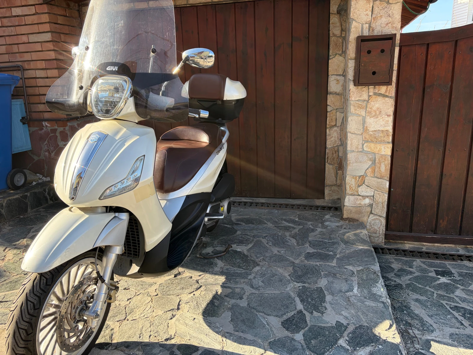 Piaggio Beverly 300i | Auto.bg — изображение 1 Piaggio Beverly 300i | Auto.bg — изображение 1