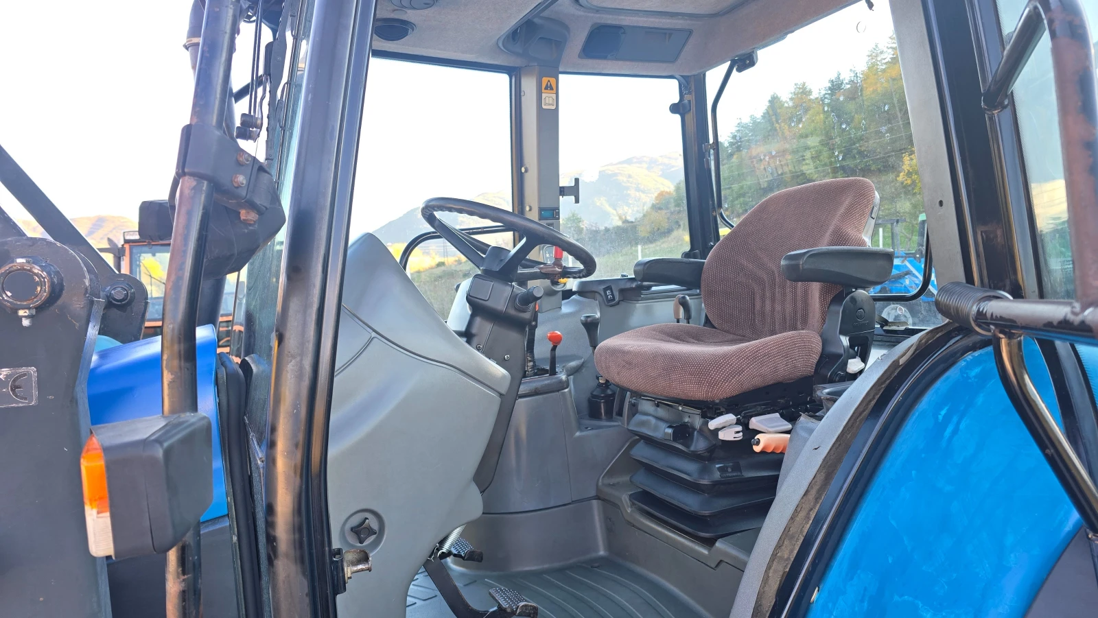 Трактор New Holland TS110-Челен товарач - изображение 10 | Auto.bg Трактор New Holland TS110-Челен товарач - изображение 10